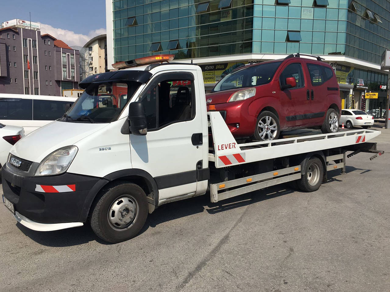 Muğla’da Yüksek Katlı Otoparklardan Araç Kurtarma
